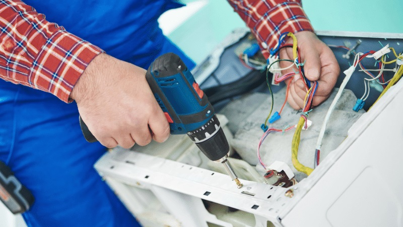 Bayraklı Vaillant Vaillant çamaşır makinesi kart tamiri – Su almama arızası orijinal parça ile giderildi. - Teknik servis örneği